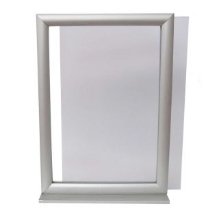 Insertion d'un visuel A3 dans un porte visuel A3 NIDEA3 vertical
